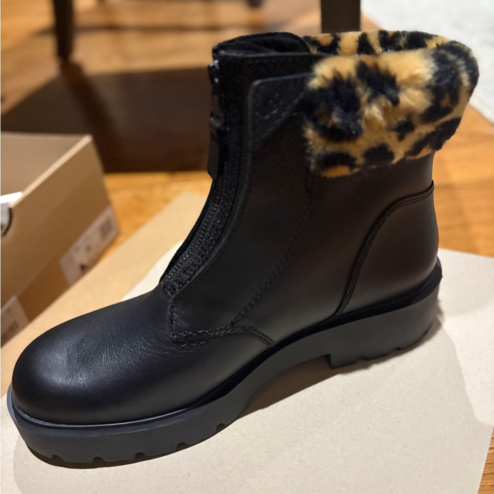 NEW UGG Black Leather Ankle Boots with Leopard Fur Cuff